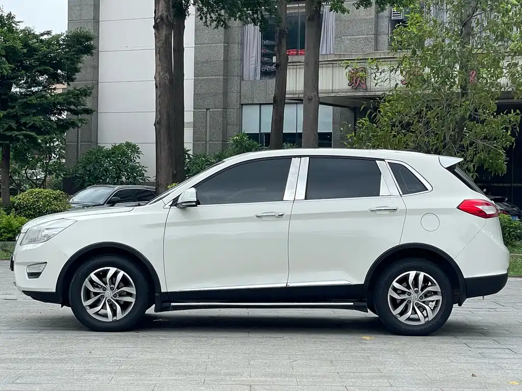BAIC Senova X65 2017 — фото 4