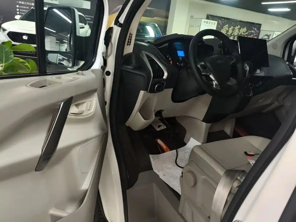Ford Tourneo 2017 — фото 16