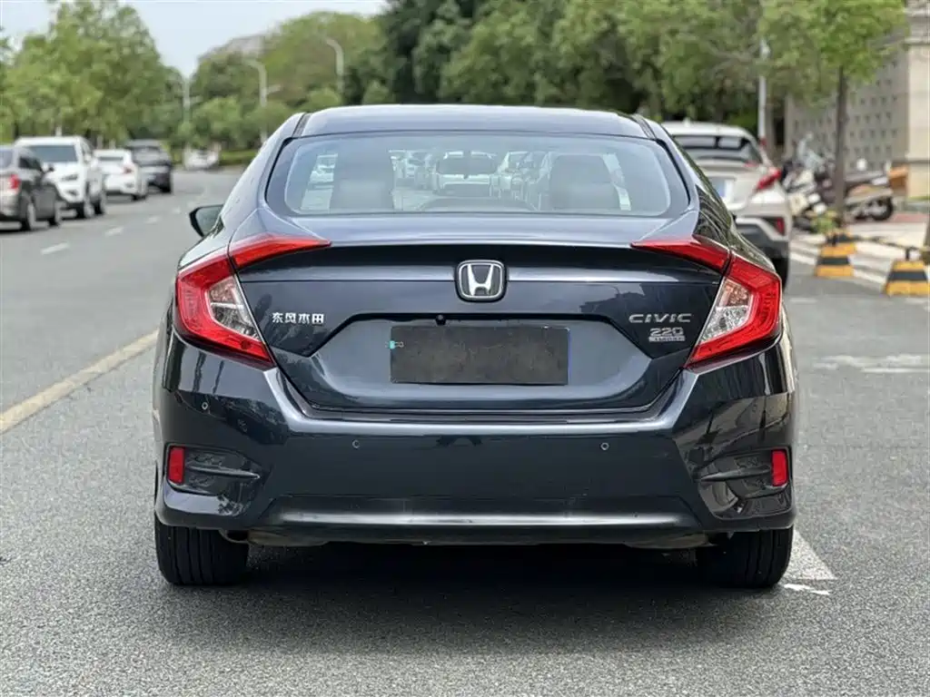 Honda Civic 2018 — фото 5