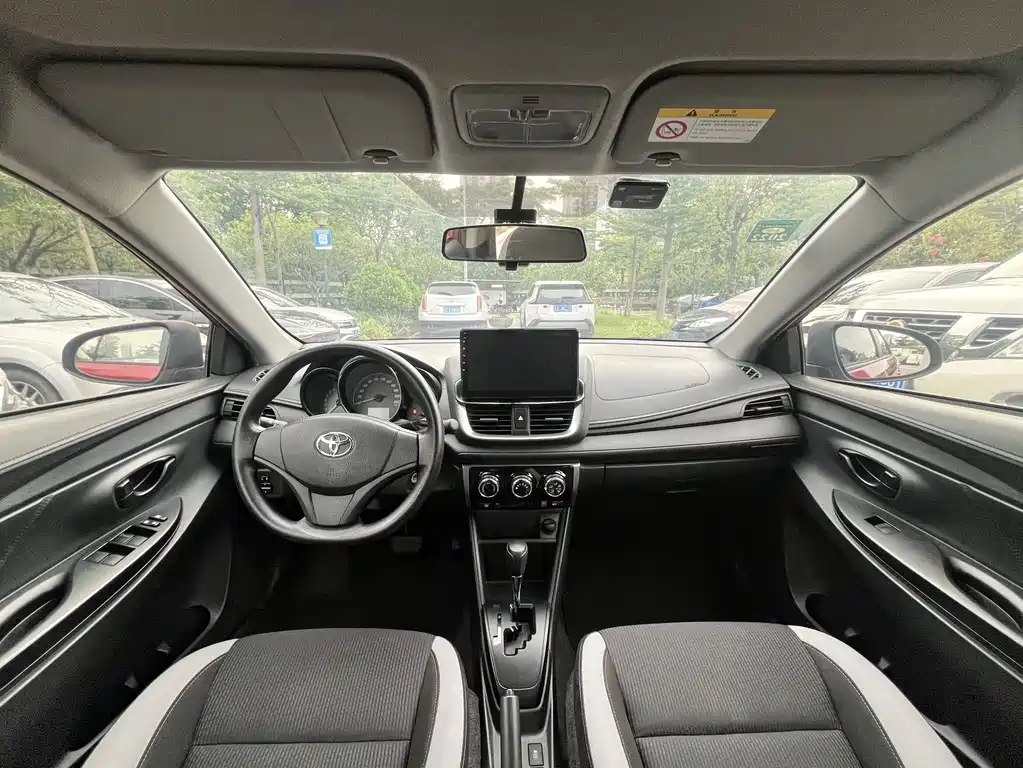 Toyota Yaris L 2020 — фото 8