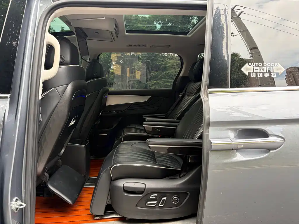 Roewe iMAX8 2021