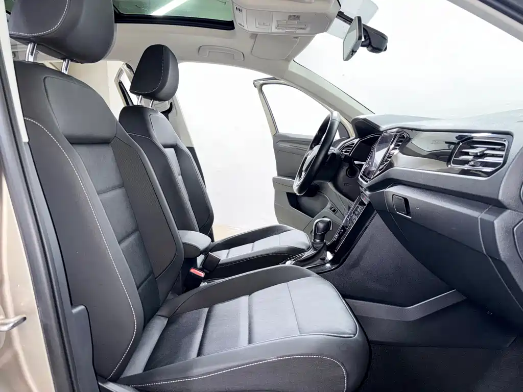 Volkswagen T-Roc 2022 — фото 10