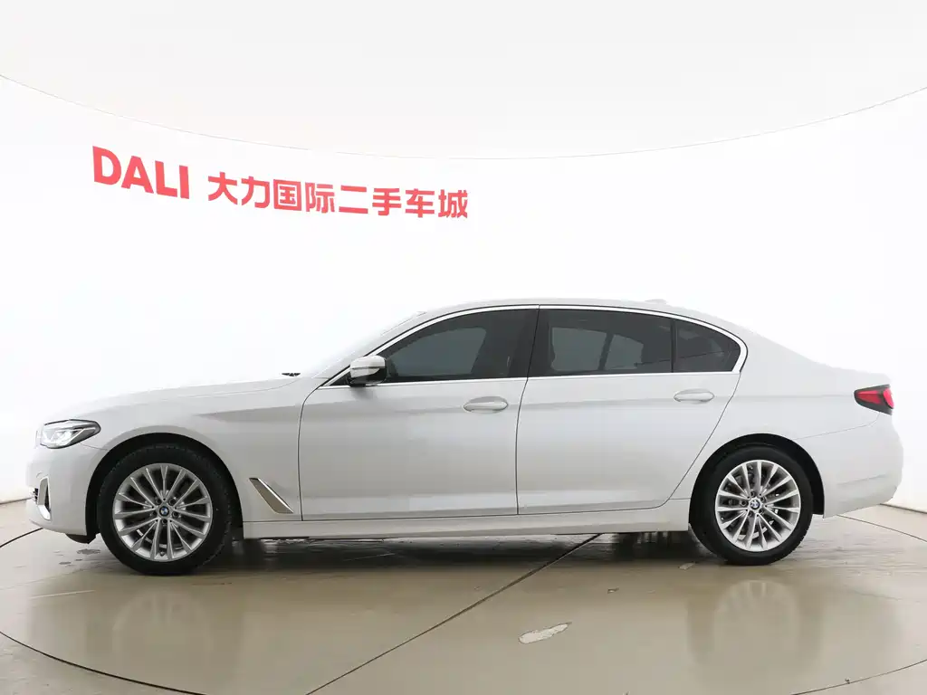 BMW 5 Series 2021 — фото 11