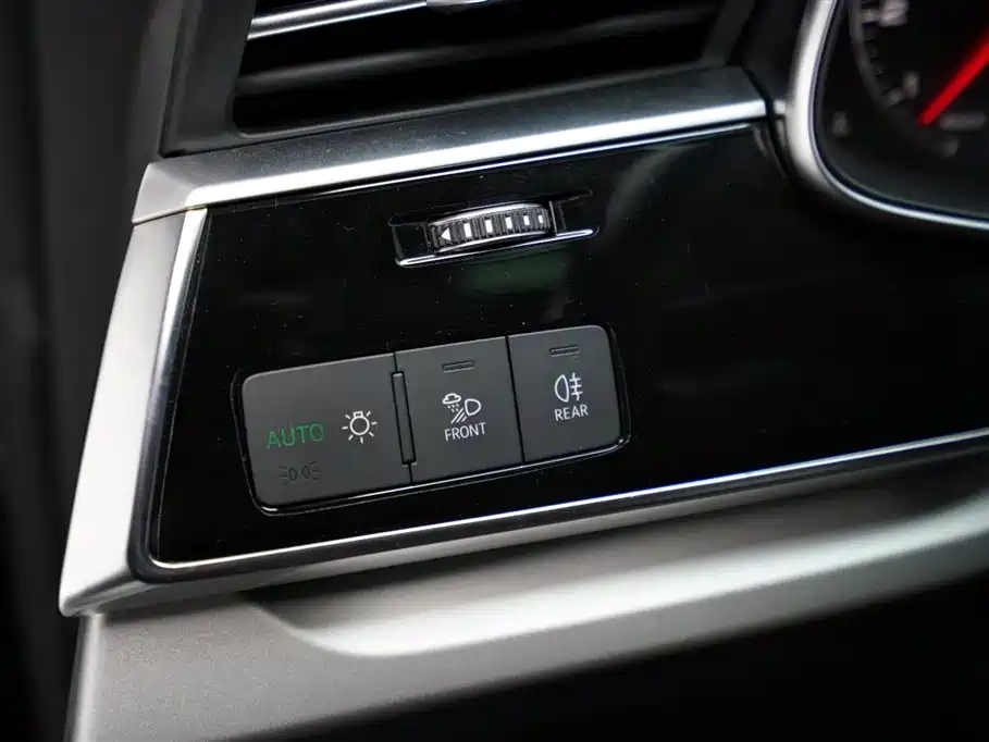 Audi Q8 2022 — фото 7
