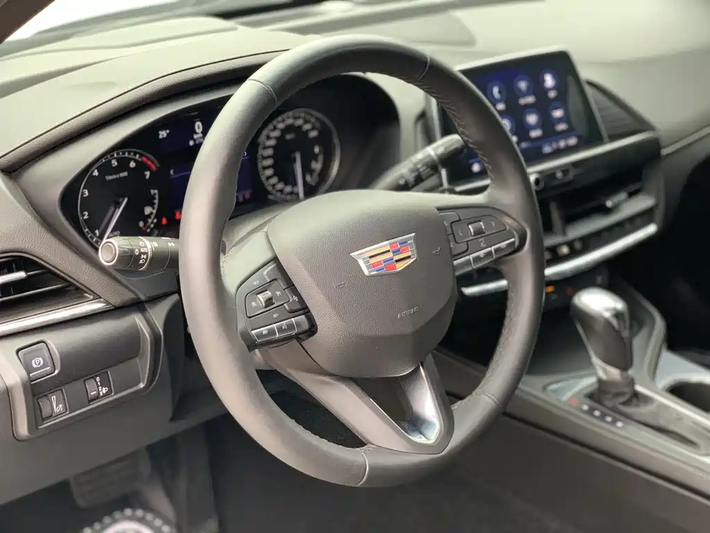 Cadillac CT4 2022 — фото 12
