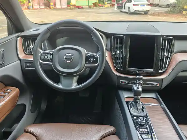 Volvo XC60 2021