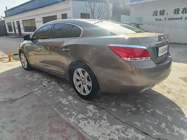 Buick LaCrosse 2011