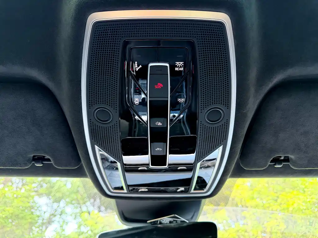 Audi A8 2020 — фото 29