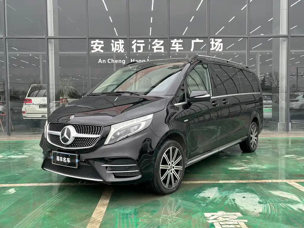Mercedes-Benz V-Class 2022 — фото 1
