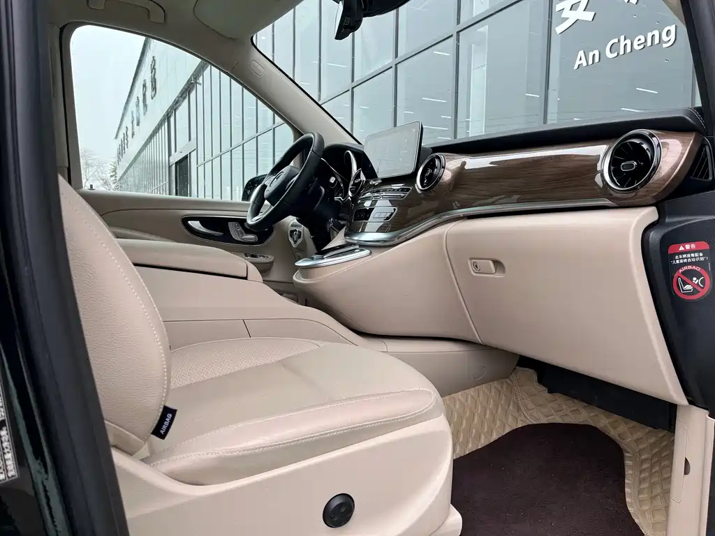 Mercedes-Benz V-Class 2022 — фото 14