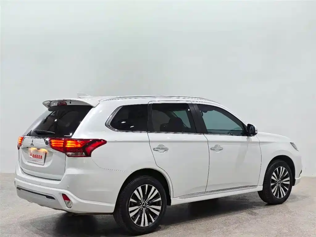Mitsubishi Outlander 2022