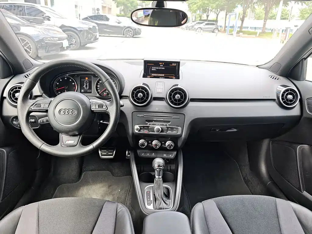 Audi A1 2016 — фото 11