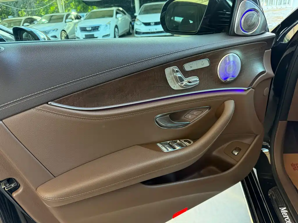 Mercedes-Benz E-Class 2017 — фото 11