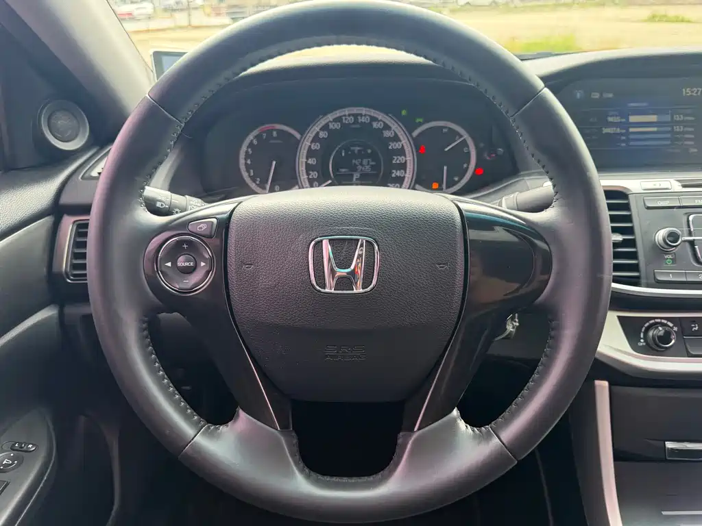 Honda Accord 2016 — фото 17