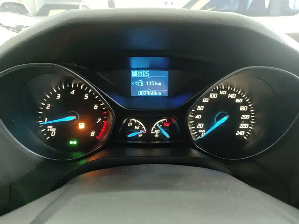 Ford Focus 2015 — фото 12