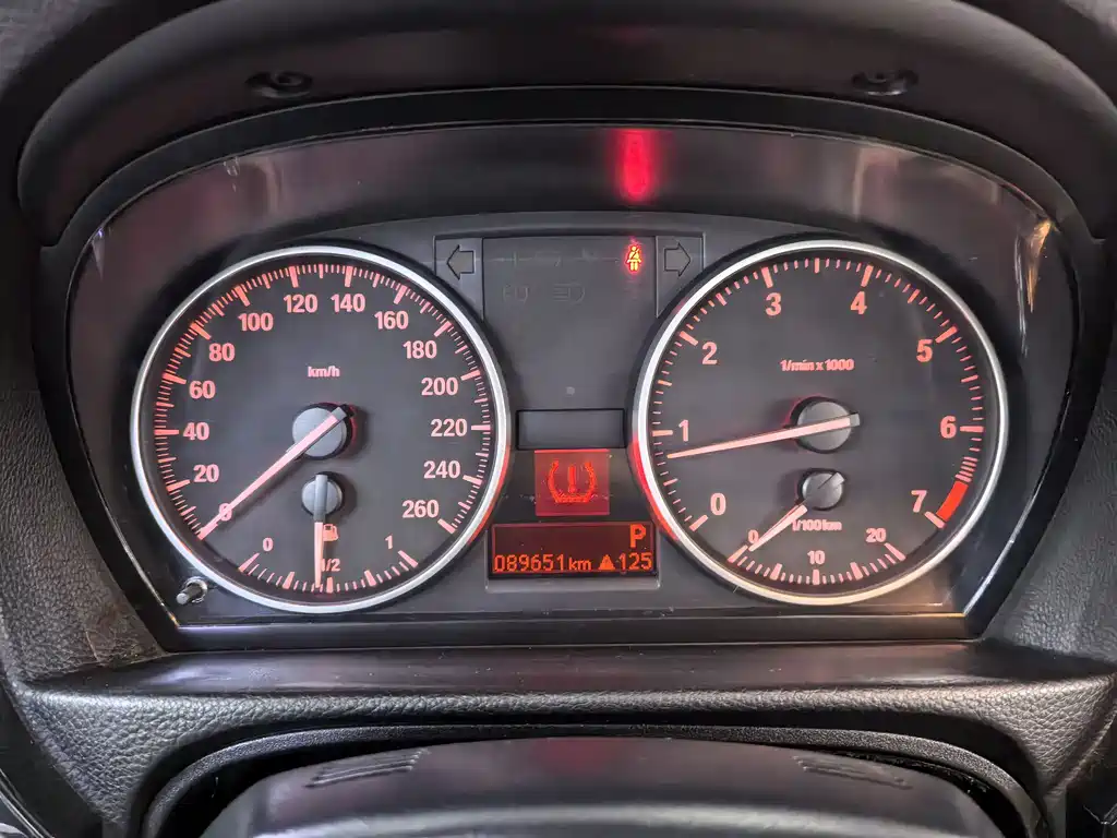 BMW 3 Series 2011 — фото 11