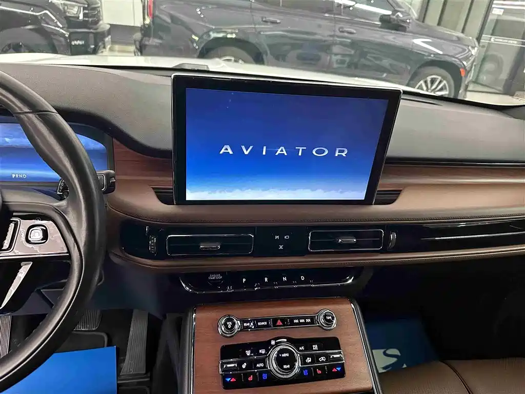 Lincoln Aviator 2022 — фото 9