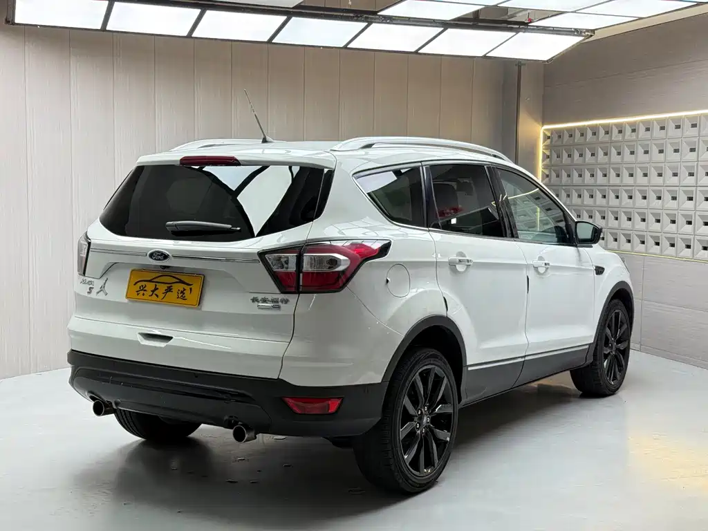 Ford Kuga 2017 — фото 22