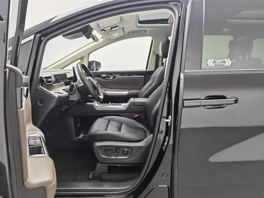 GAC Motor E8 PHEV 2024 — фото 10