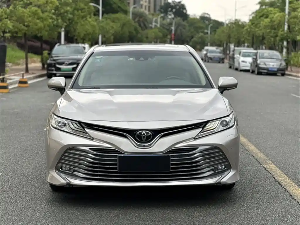 Toyota Camry 2018 — фото 6