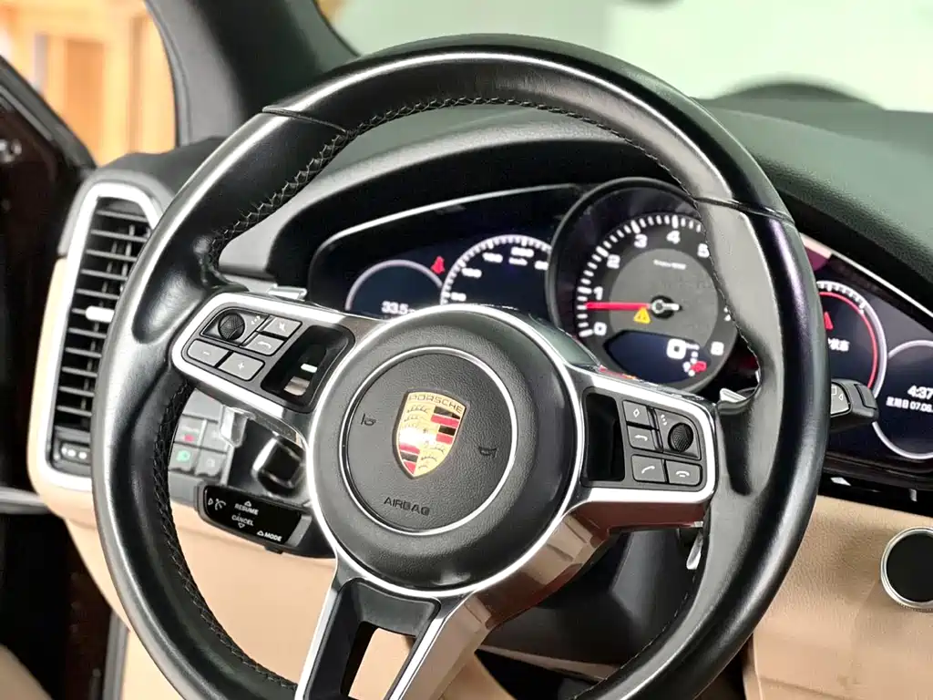 Porsche Cayenne 2018 — фото 13