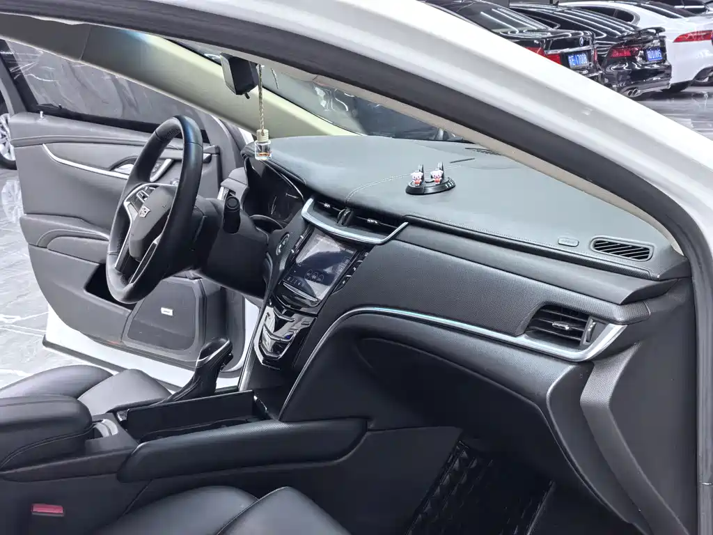 Cadillac XTS 2019 — фото 11
