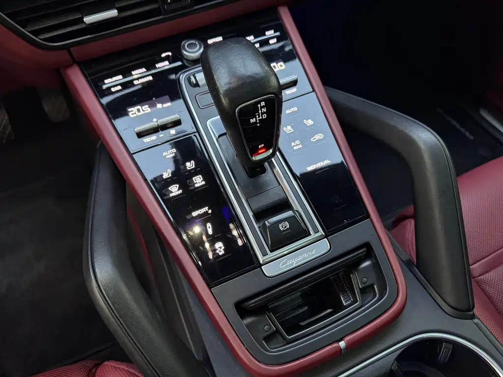 Porsche Cayenne 2023 — фото 22
