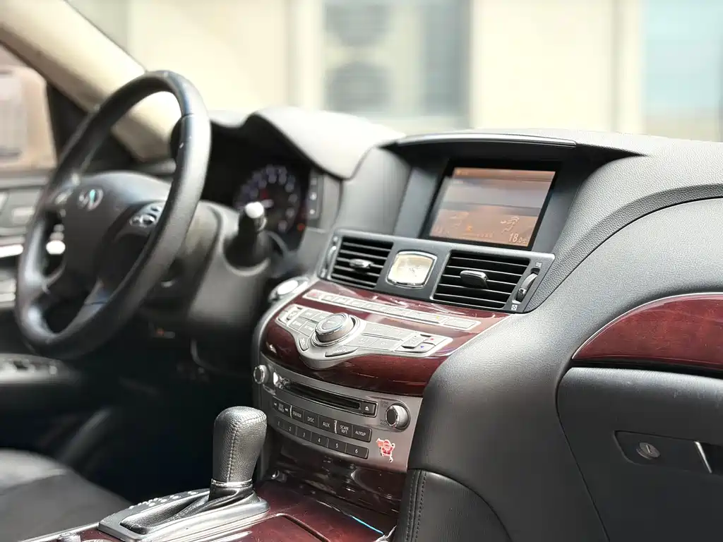 Infiniti Q70 2015