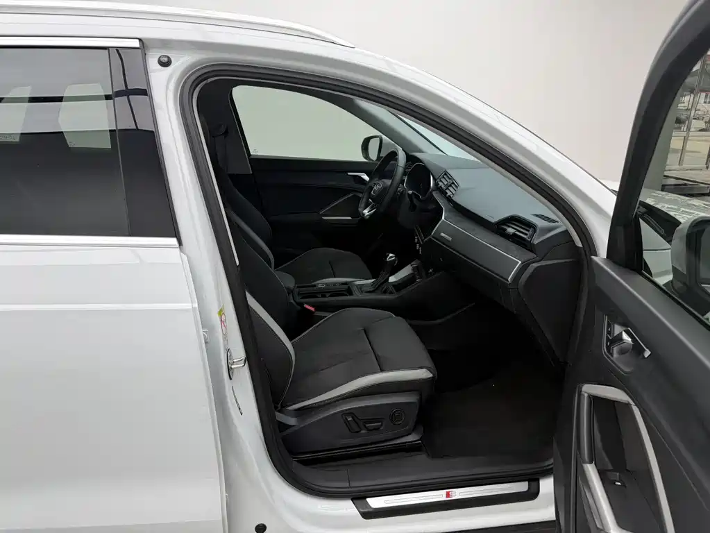 Audi Q3 2023 — фото 12