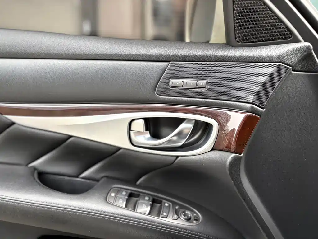 Infiniti Q70 2015 — фото 13