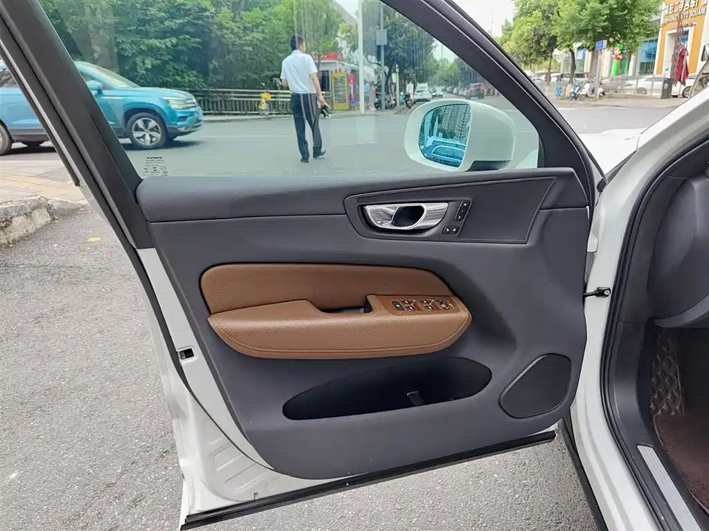 Volvo XC60 2022