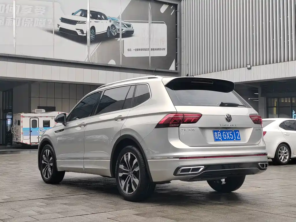 Volkswagen Tiguan L 2023 — фото 15
