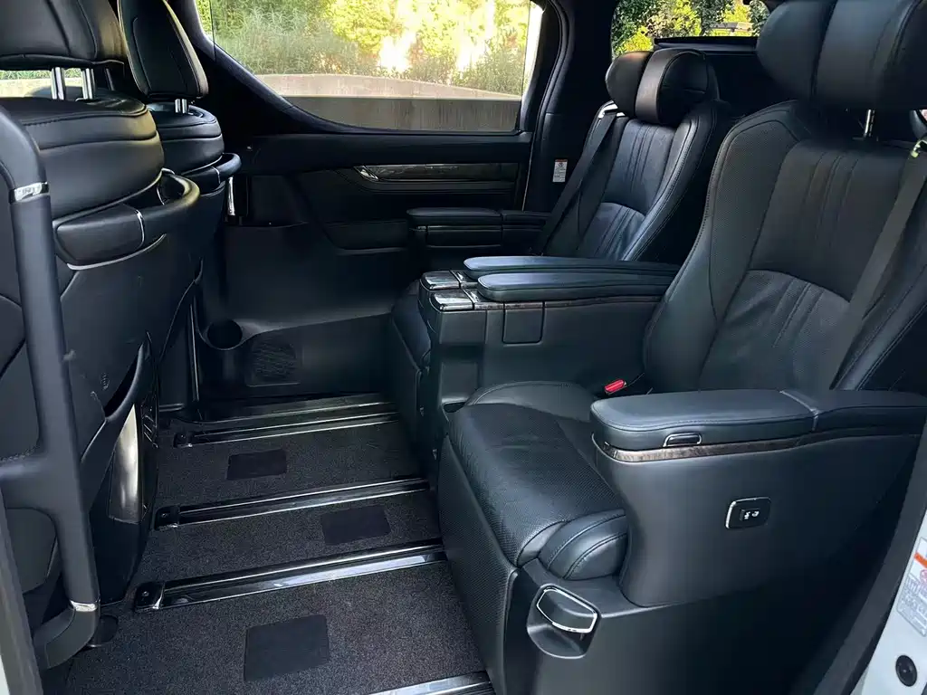 Toyota Alphard 2018 — фото 10