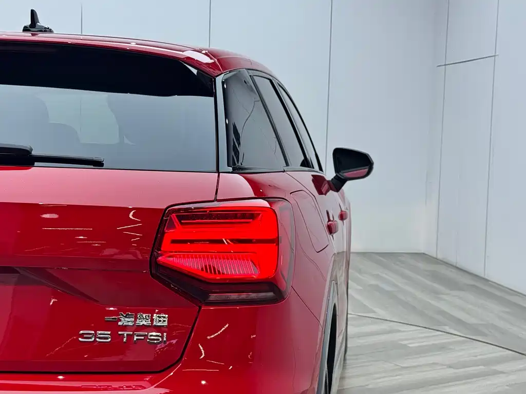 Audi Q2L 2019 — фото 25