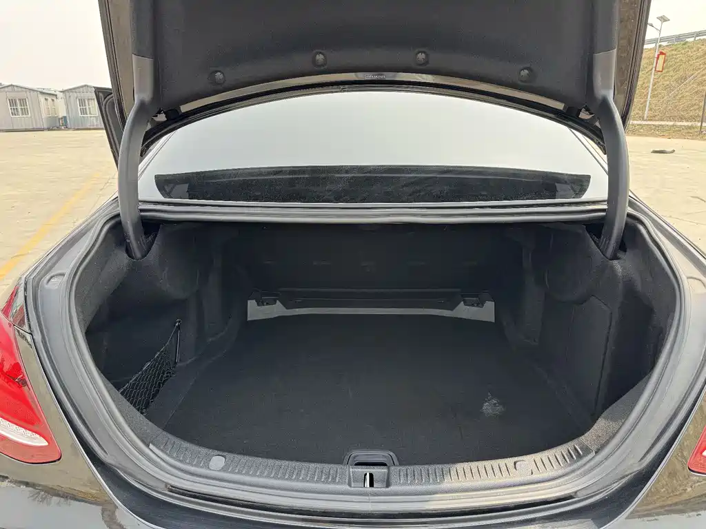Mercedes-Benz E-Class 2019 — фото 12
