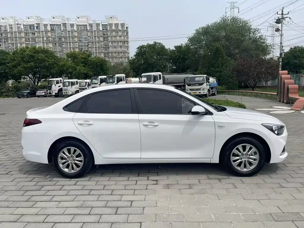 Hyundai Elantra 2021 — фото 4