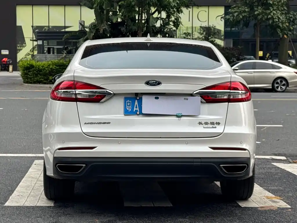 Ford Mondeo 2019 — фото 26