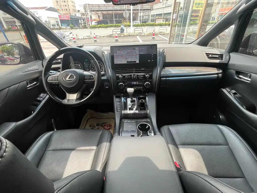 Lexus LM 2023