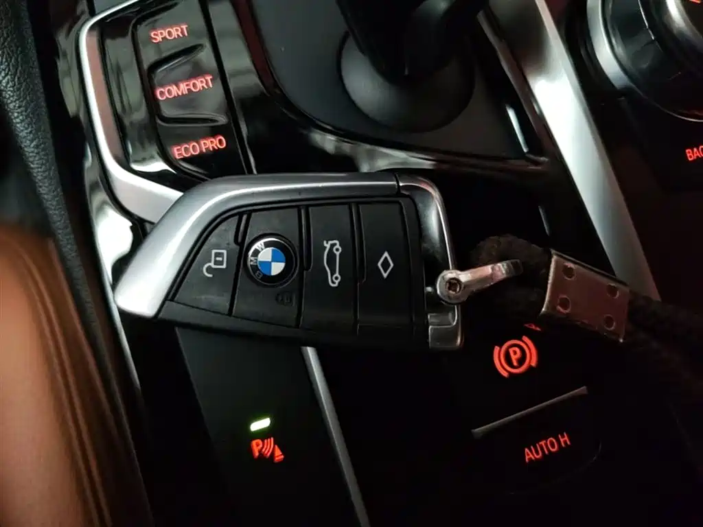 BMW 5 Series 2018 — фото 9