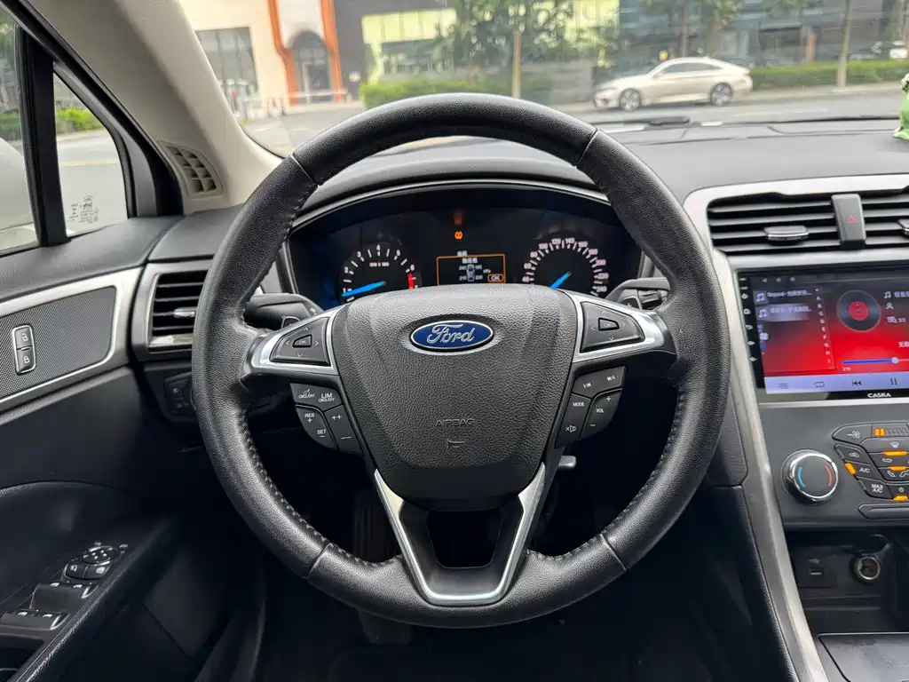 Ford Mondeo 2019 — фото 15