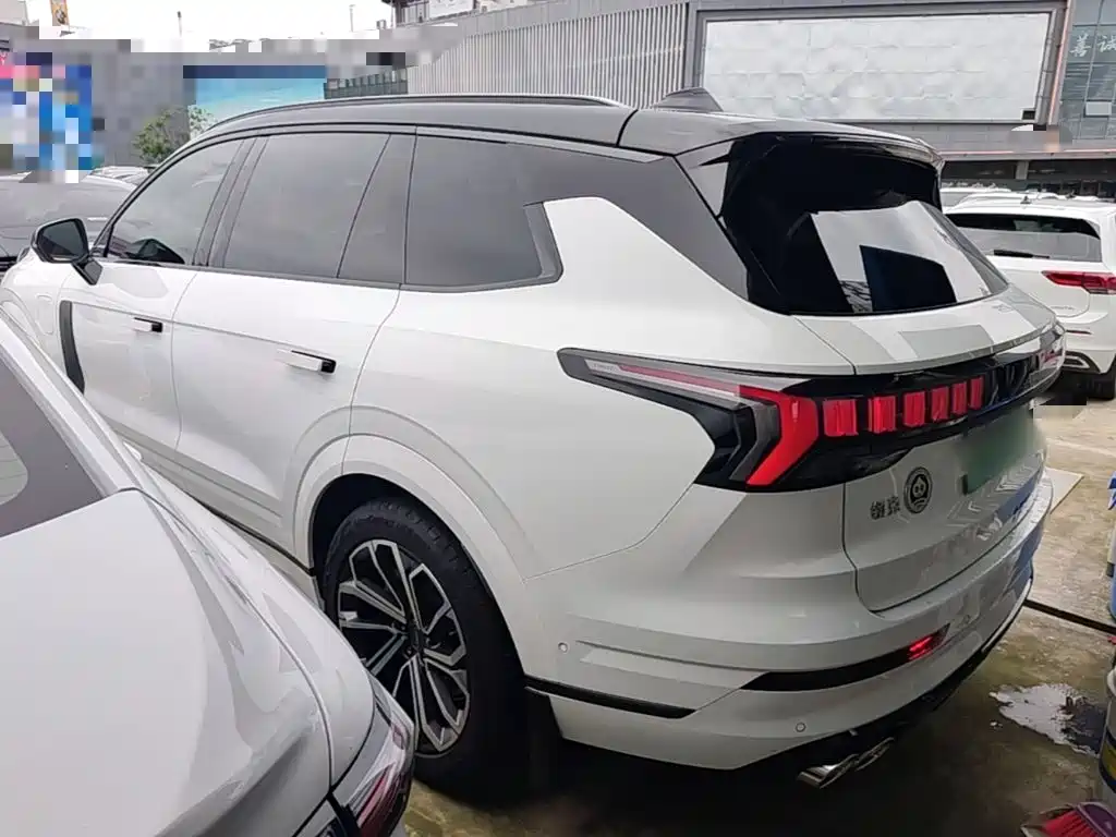 Lynk & Co 09 EM-P 2022