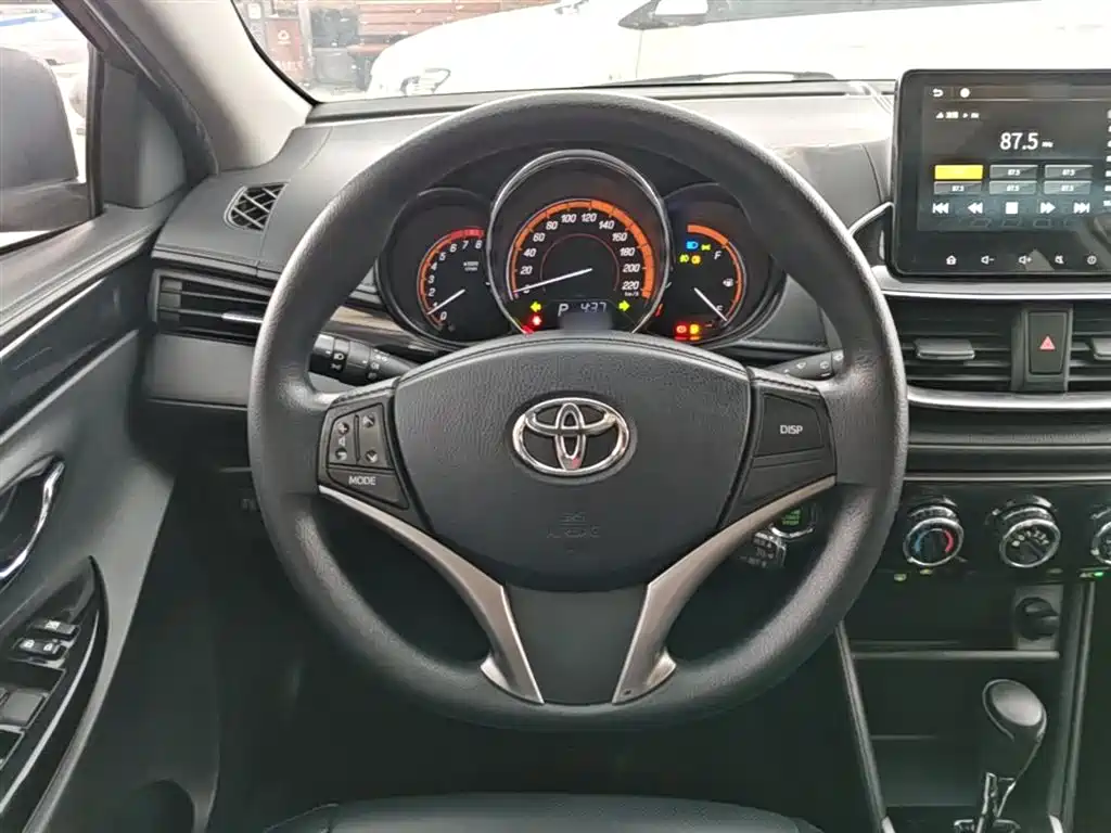 Toyota Yaris L 2019 — фото 11