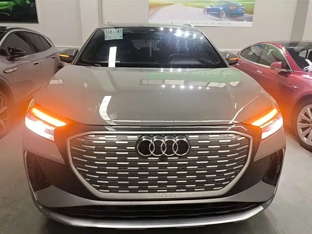 Audi Q4 e-tron 2023 — фото 3