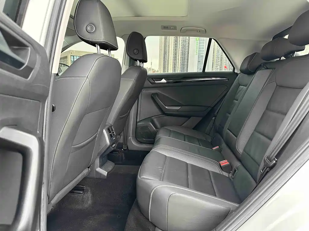 Volkswagen T-Roc 2023 — фото 10