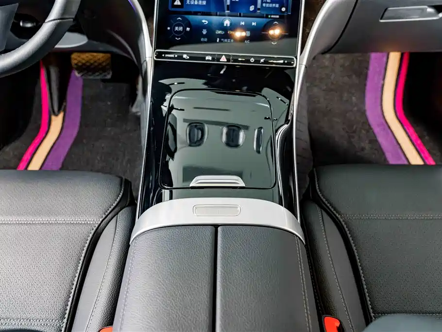 Mercedes-Benz C-Class 2025 — фото 15
