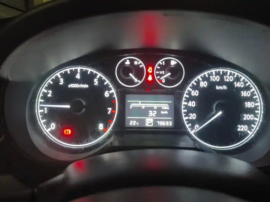 Nissan Tiida 2015 — фото 14