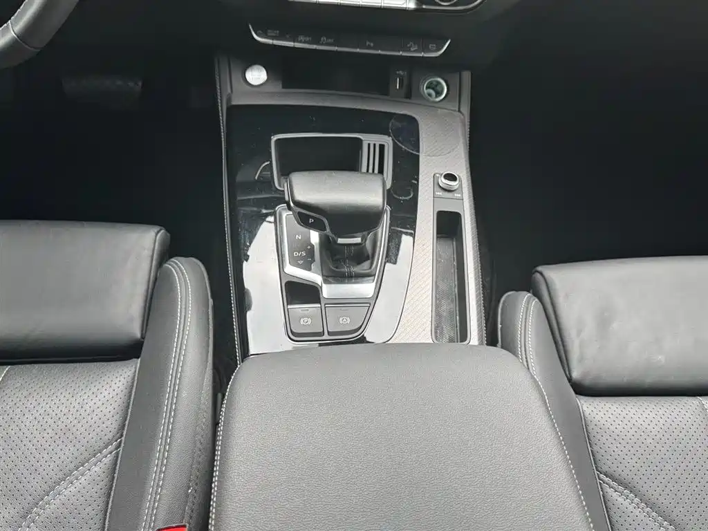 Audi Q5L 2023 — фото 20