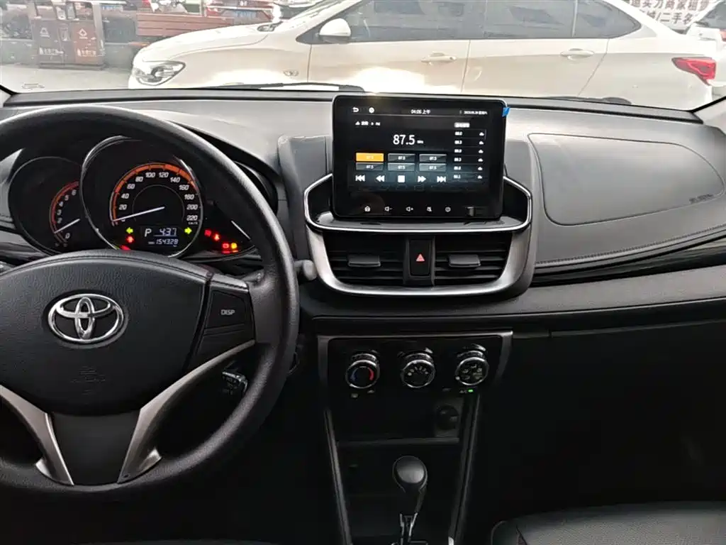 Toyota Yaris L 2019 — фото 13