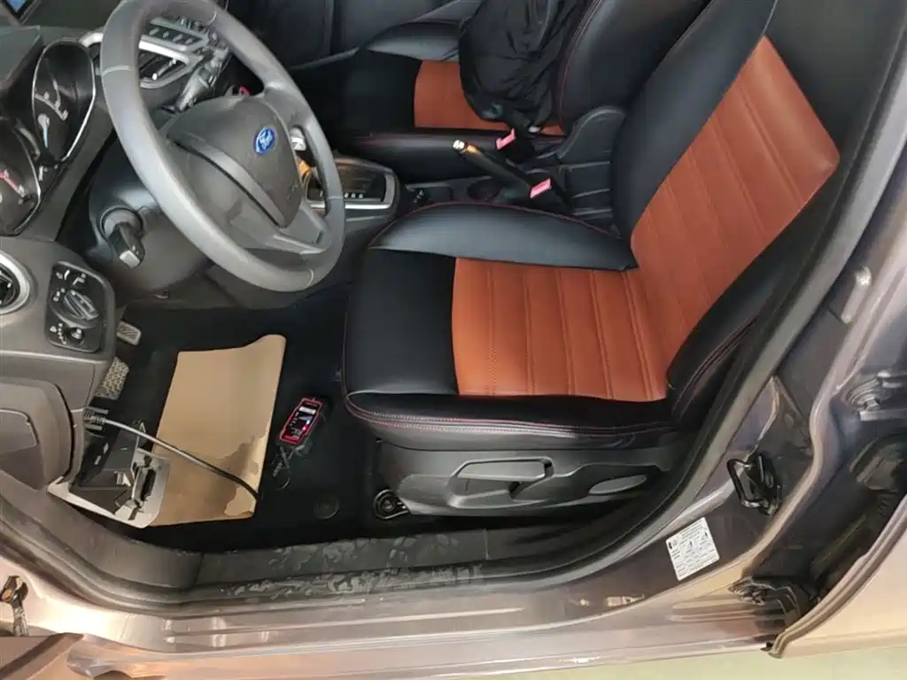 Ford Fiesta 2014 — фото 15