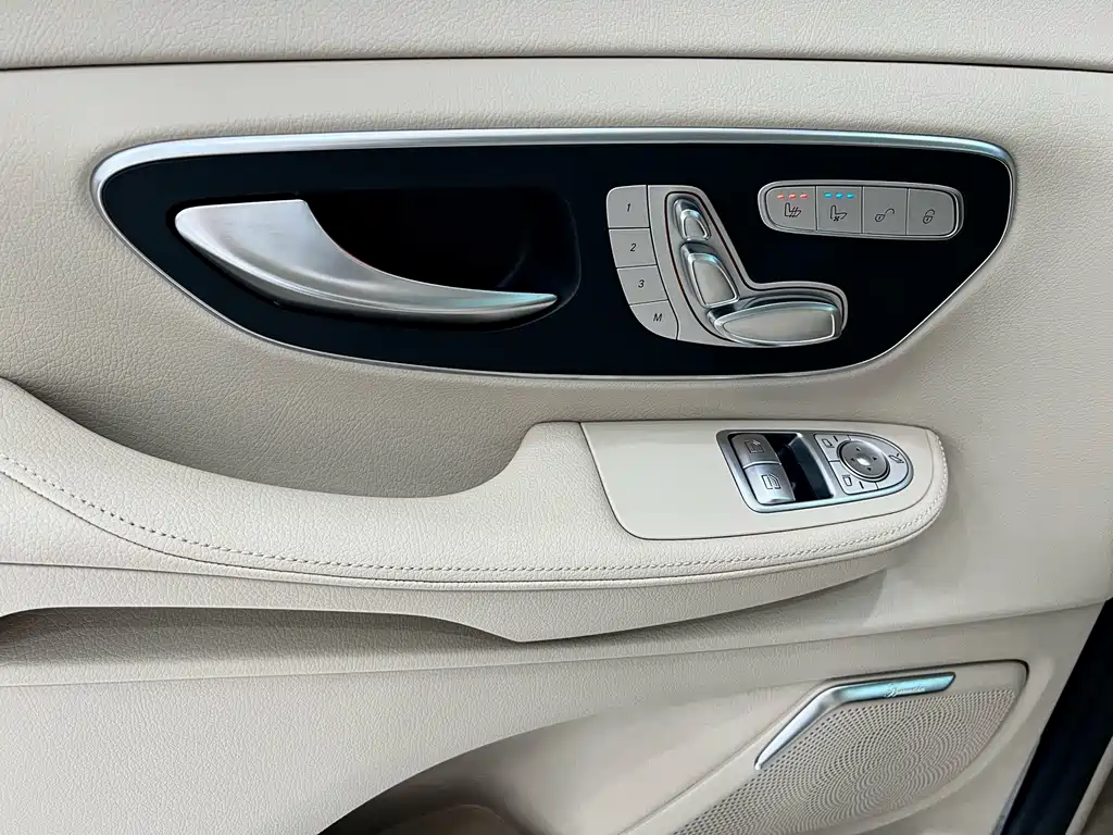Mercedes-Benz V-Class 2023 — фото 25